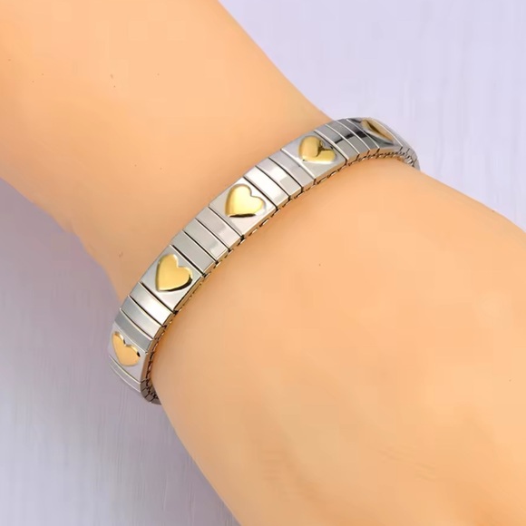 New Gold Heart Charm Bracelet - Picture 5 of 10